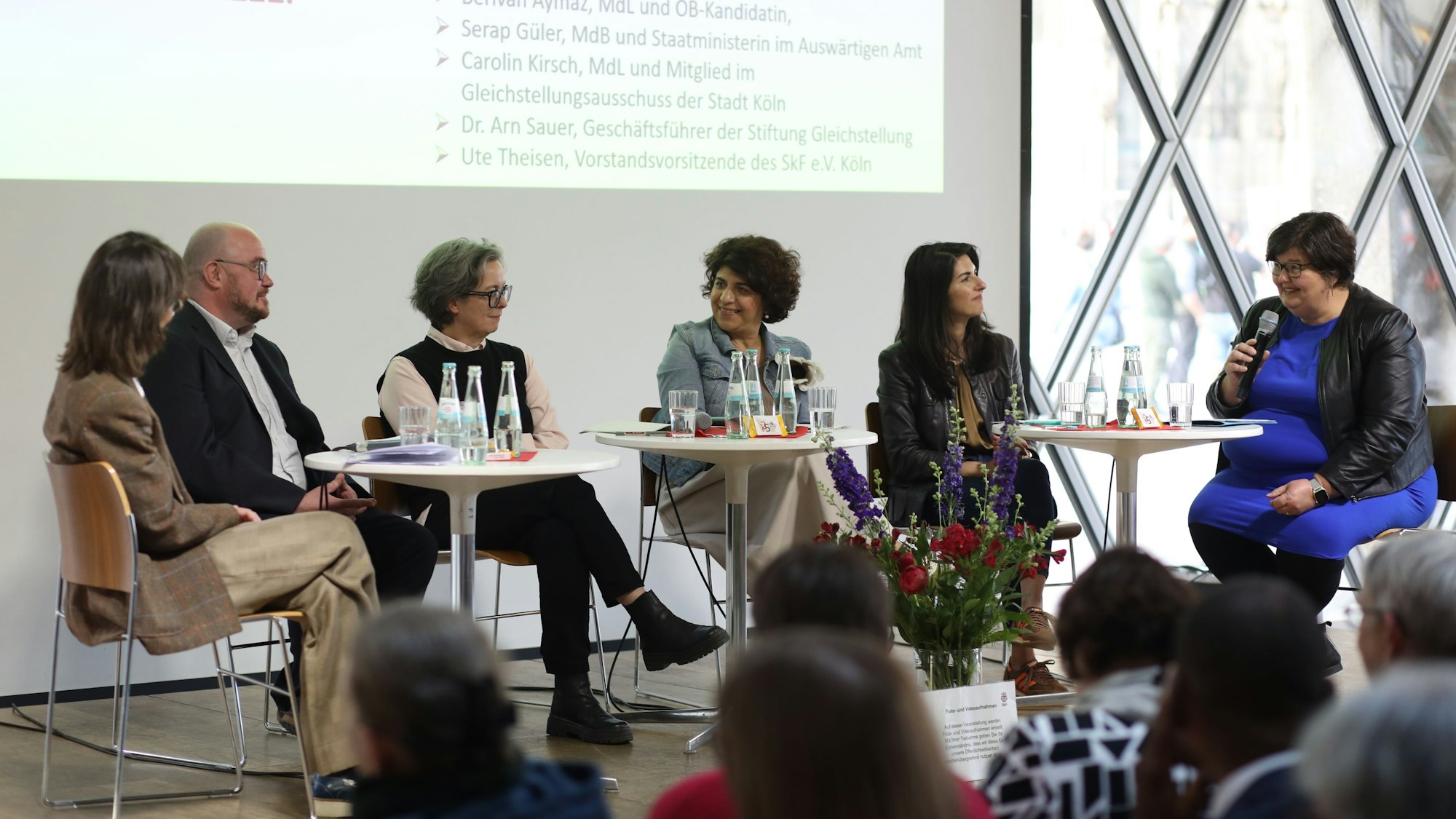 Rebekka Endler, Arn Sauer, Carolin Kirsch, Berivan Aymaz, Serap Güler und Ute Theisen (v.l.) bei der 125-Jubiläumsfeier im Domforum.