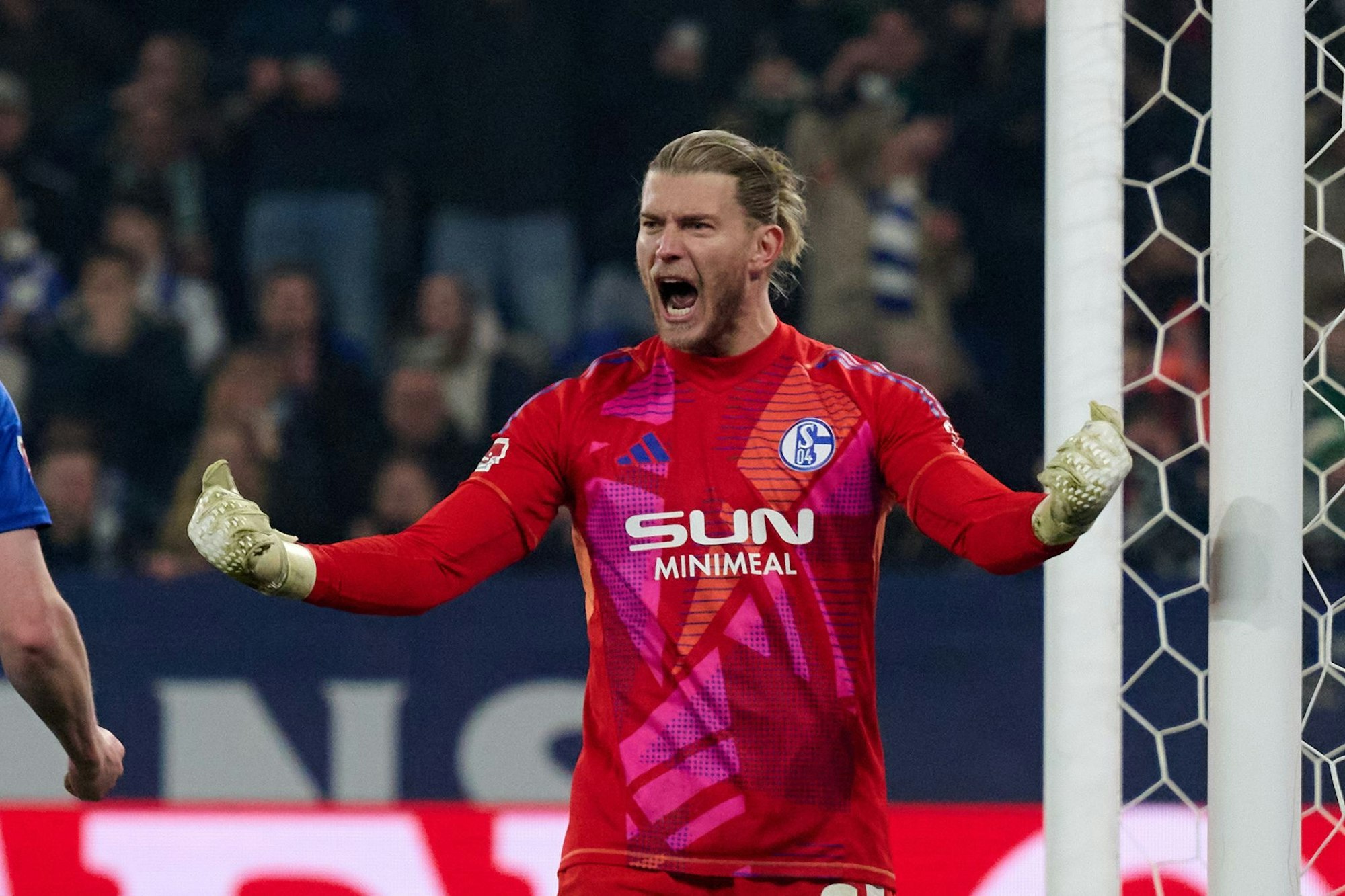 Loris Karius hat seinen Vertrag bei Schalke 04 verlängert.