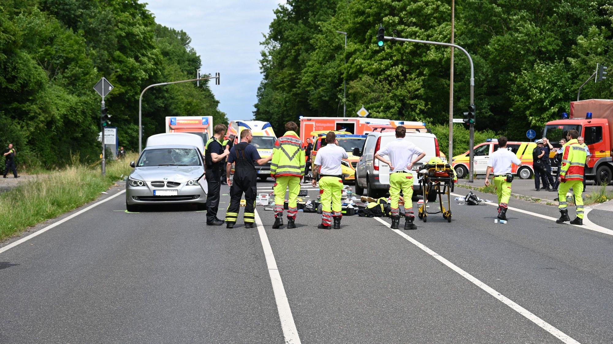 Ein Großaufgebot an Rettern war am Unfalltag im Einsatz.