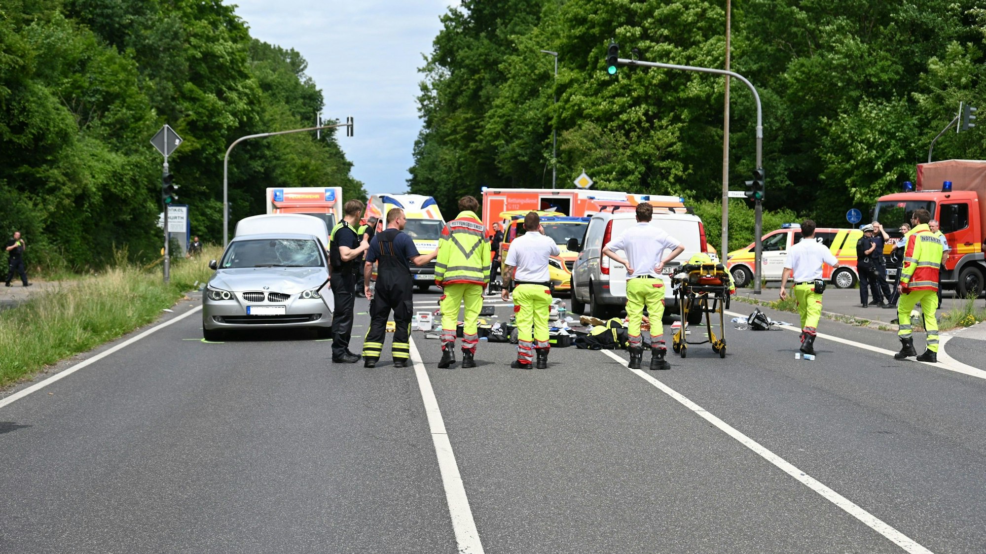 Ein Großaufgebot an Rettern war am Unfalltag im Einsatz.