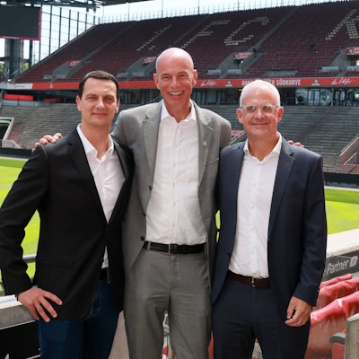 1. FC Köln 1. FC Köln, Pressekonferenz, der Mitgliederrat mit dem Vorsitzenden Daniel Schwab und seine Stellvertreterin Stacy Krott stellen ihre Kandidaten für den im Herbst zu wählenden Vorstand vor: Jörn Stobbe Mitte, als Präsident, Prof. Dr. Ulf Sobek links, und Dr. Jörg Alvermann rechts als Vizepräsidenten, 11.06.2025, Bild: *** Local Caption *** Ausschließlich redaktionelle Nutzung Editorial use only *** 1 FC Köln 1 FC Köln, press conference, the members council with chairman Daniel Schwab and his deputy Stacy Krott present their candidates for the board to be elected in autumn Jörn Stobbe center , as president, Prof Dr Ulf Sobek left , and Dr Jörg Alvermann right as vice presidents, 11 06 2025, picture Local Caption Editorial use only Editorial use only