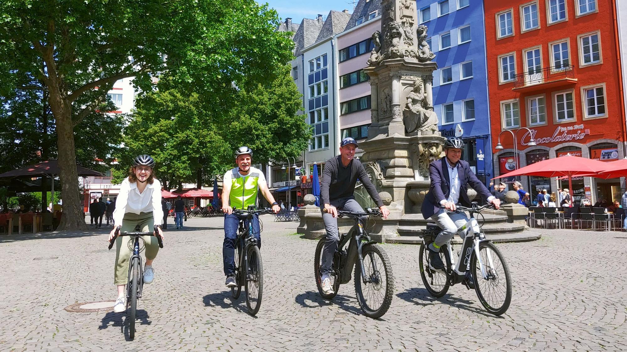 Sportlerin Joelina Bognanni, Polizist Ralf Trippe, Journalist Manuel Unger und Verkehrsdezernent Ascan Egerer