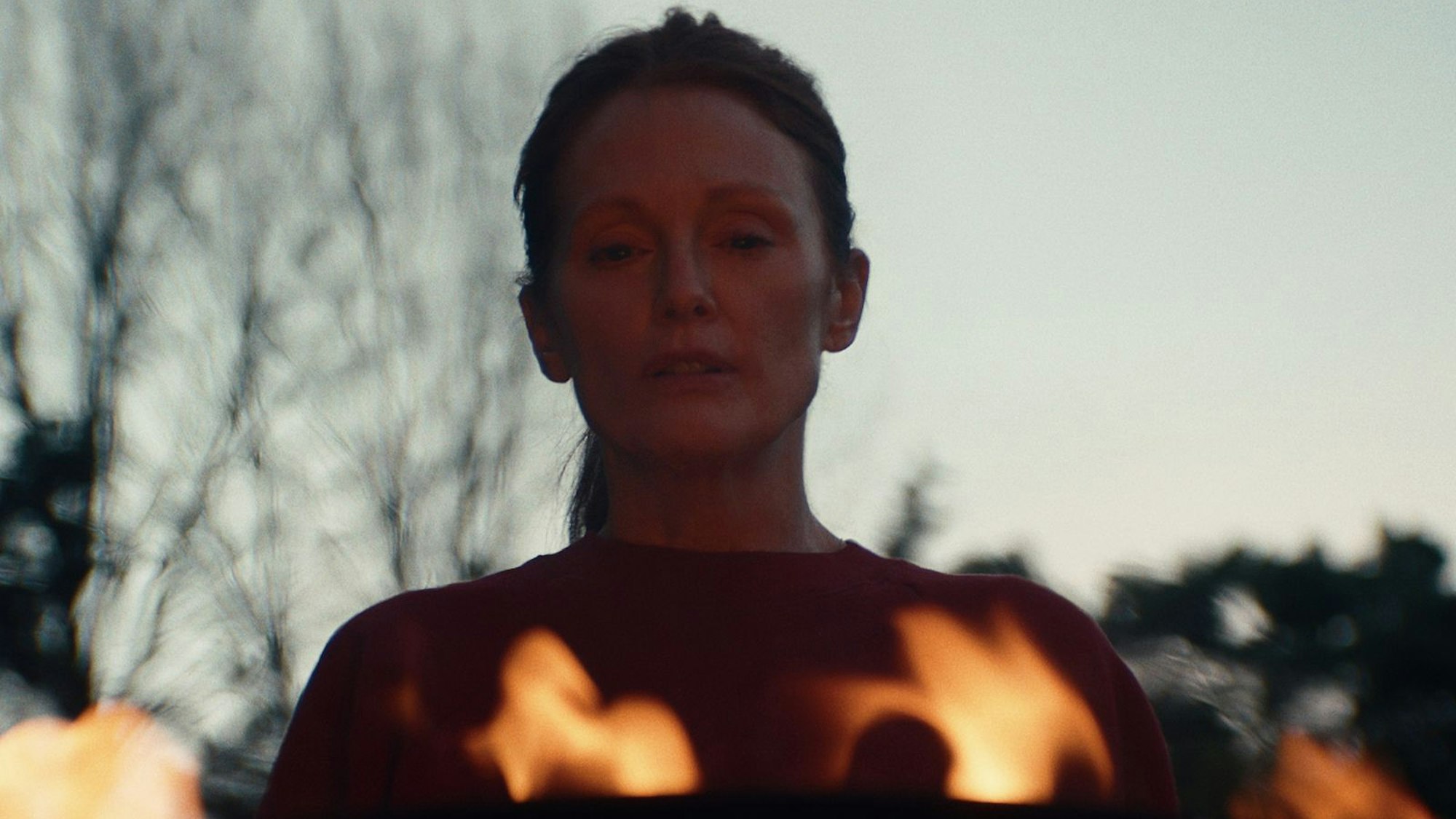 Im Apple-Film „Echo Valley“, einer Mischung aus Familiendrama und Thriller, spielt Oscar-Preisträgerin Julianne Moore die Mutter einer schwierigen jungen Frau (Sydney Sweeney), die in einer Notsituation über sich hinauswachsen muss. (Bild: Apple TV+)