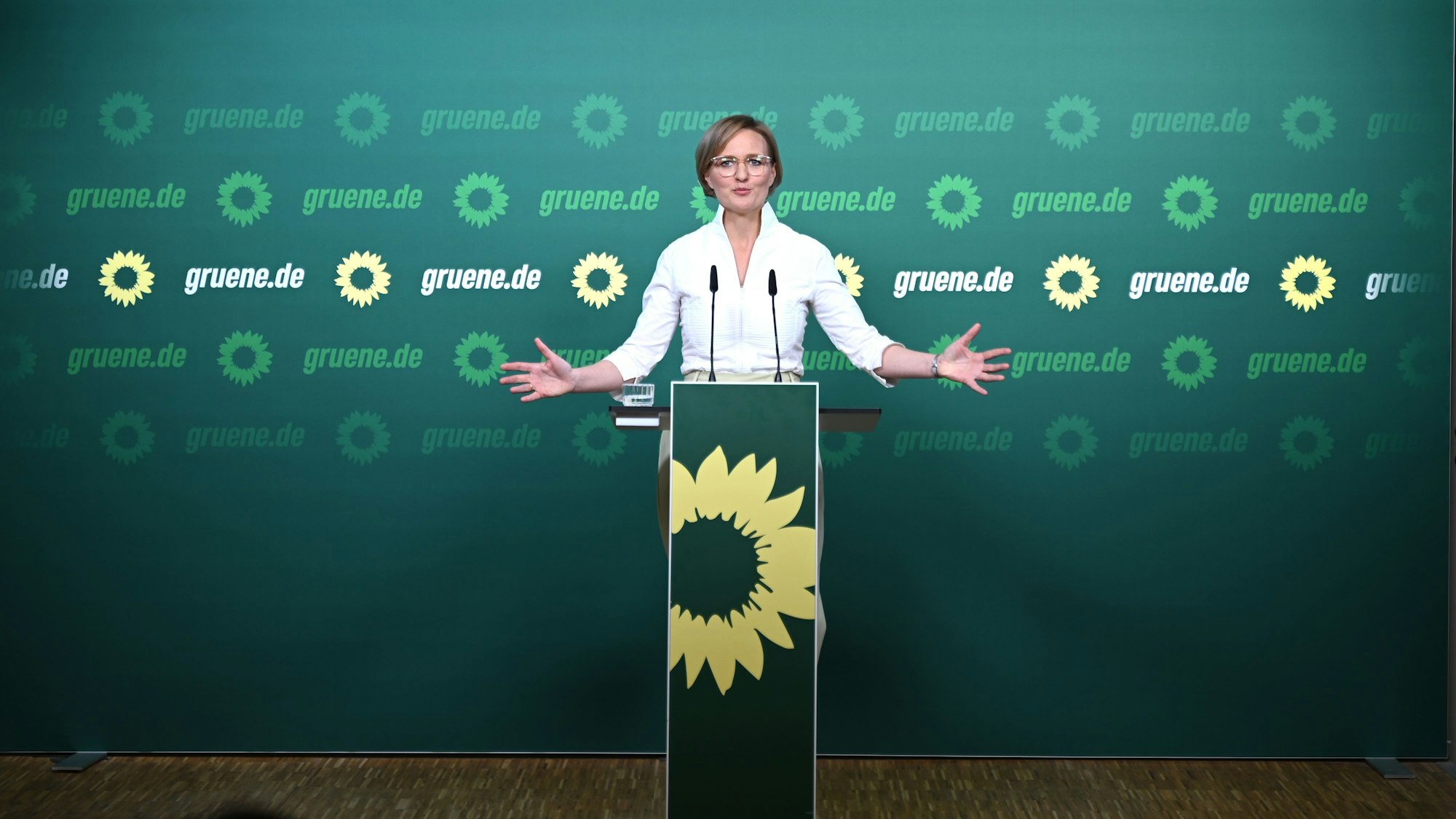 Grünen-Chefin Franziska Brantner fordert deutsche Sanktionen gegen israelische Minister Smotrich und Ben-Gvir wegen aufrührerischer Gewaltaufrufe.