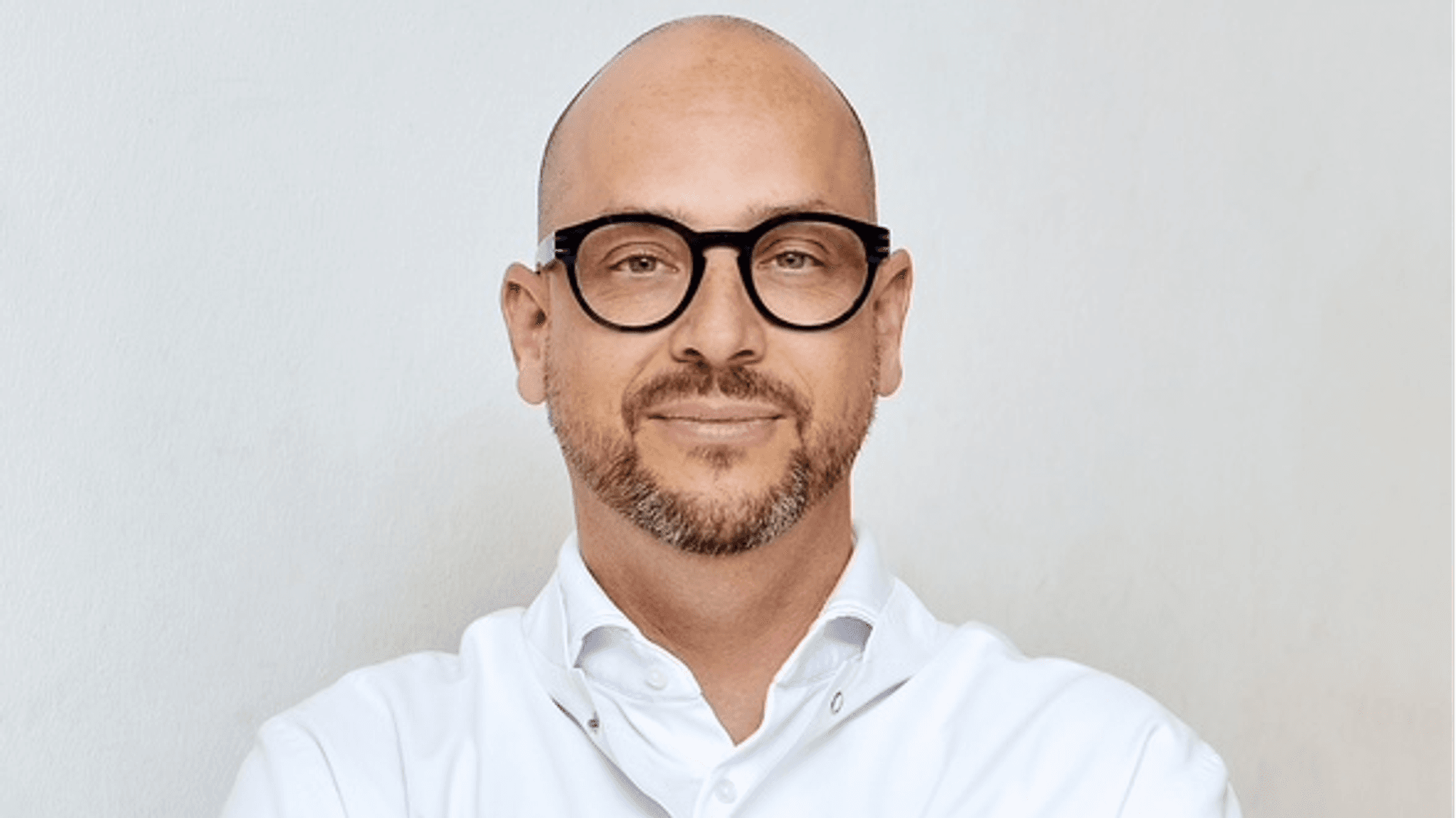 Porträt von Dr. Kai Klasmeyer (Facharzt für plastische und ästhetische Chirurgie).