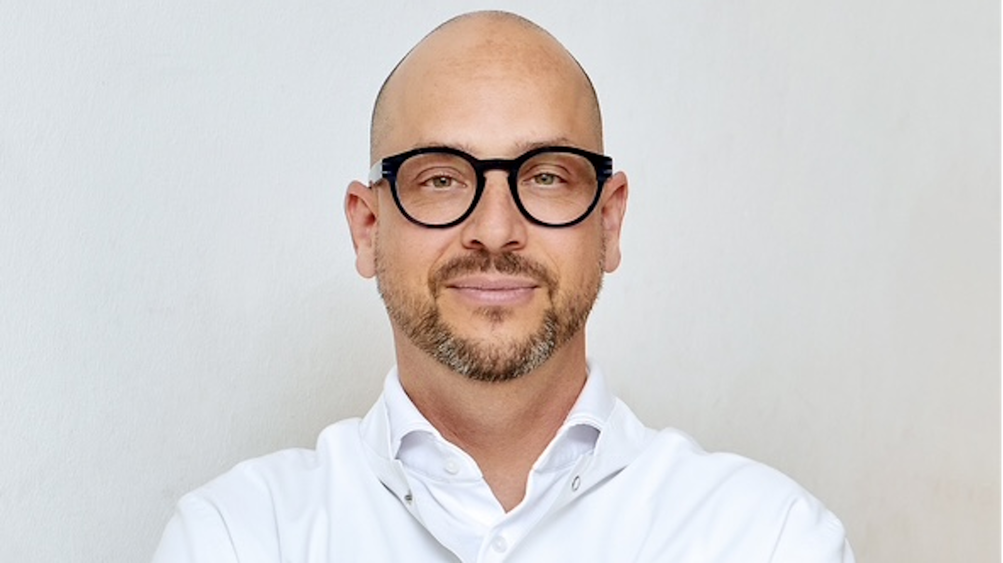 Porträt von Dr. Kai Klasmeyer (Facharzt für plastische und ästhetische Chirurgie).