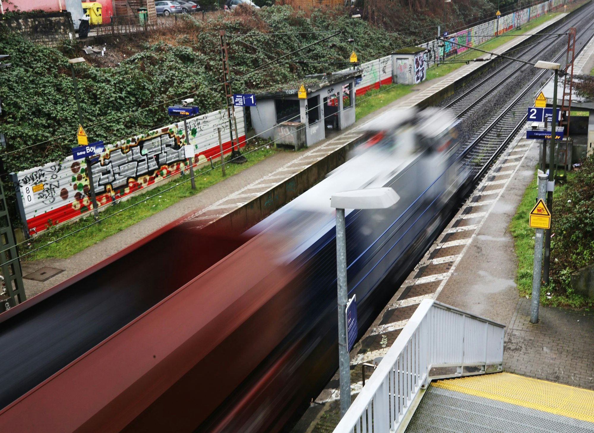 Die Zahl der sogenannten sicherheitsrelevanten Vorfälle im Schienennahverkehr in NRW ist 2024 stark gestiegen - den größten Anteil davon hatte das Schwarzfahren. (Symbolbild)