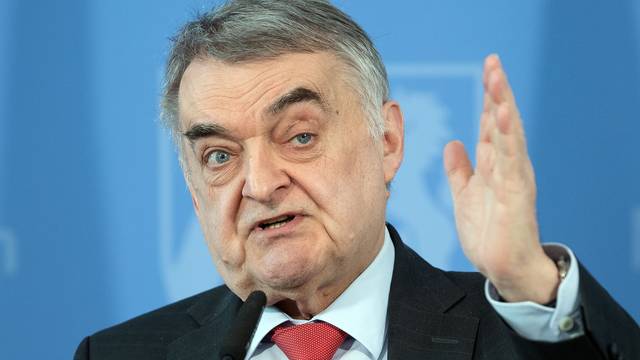 Das Bild zeigt Herbert Reul (CDU), Innenminister von Nordrhein-Westfalen. Foto: Federico Gambarini/dpa