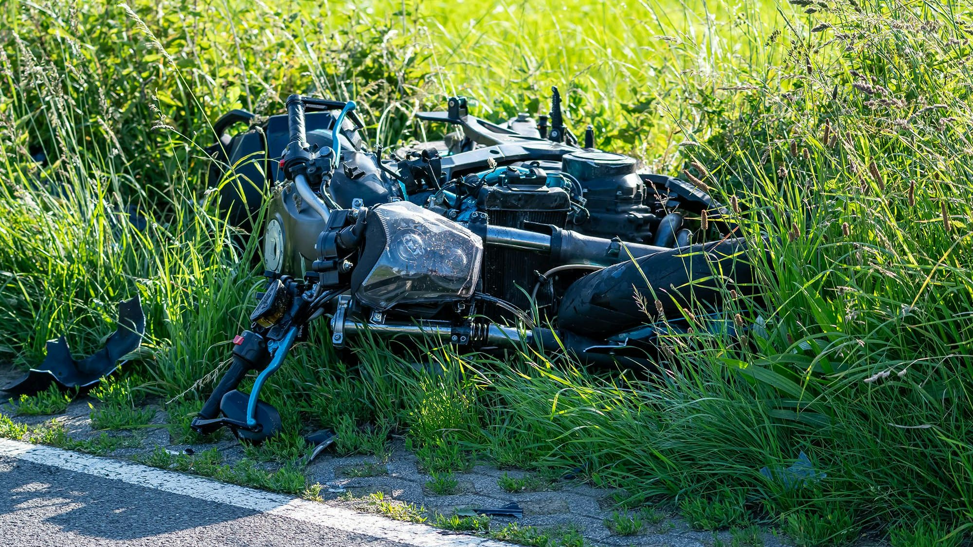 Das Foto zeigt das Motorrad der jungen Frau.