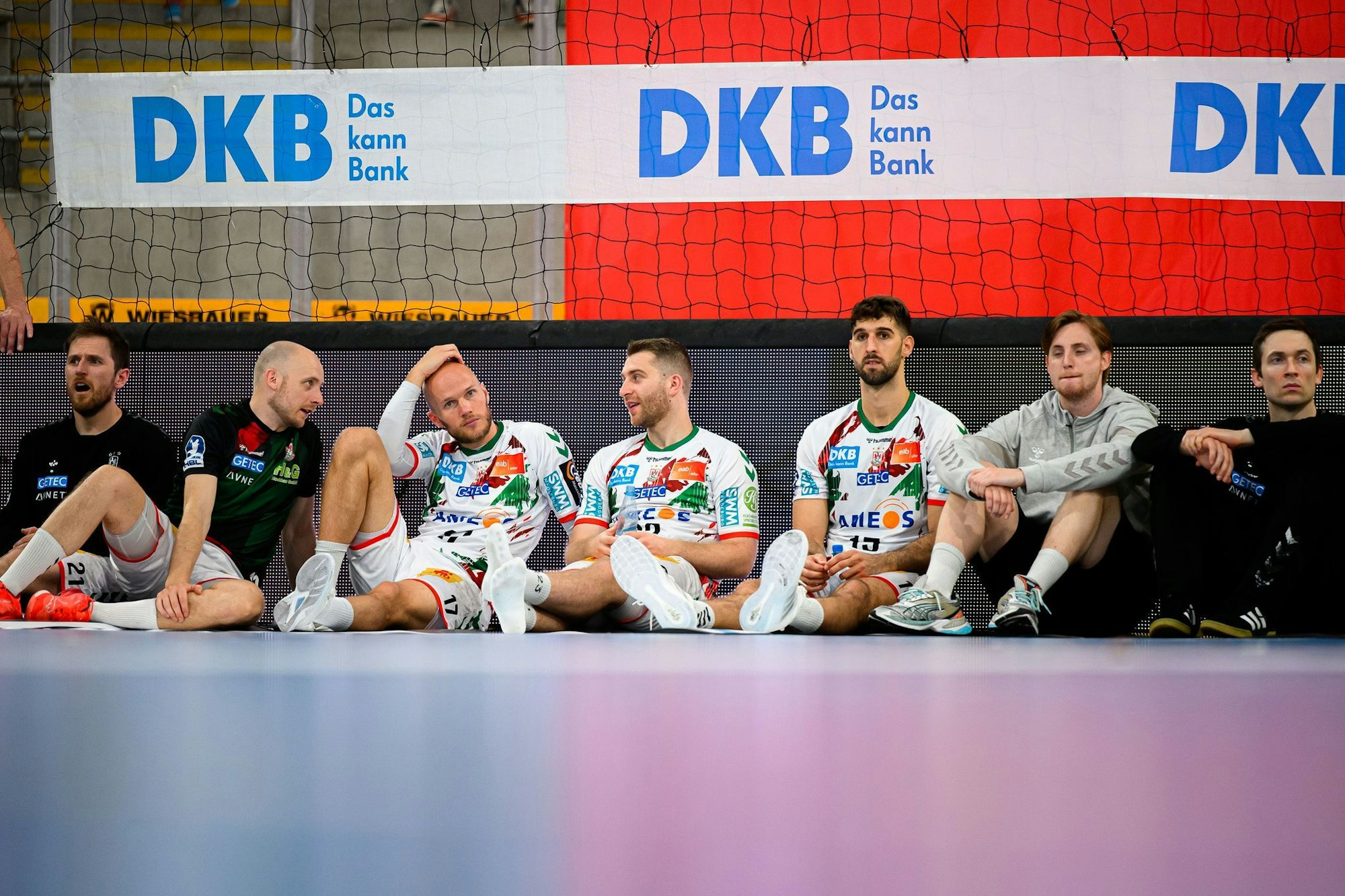 Die Spieler des SC Magdeburg müssen die Enttäuschung über Platz zwei in der Meisterschaft verarbeiten.