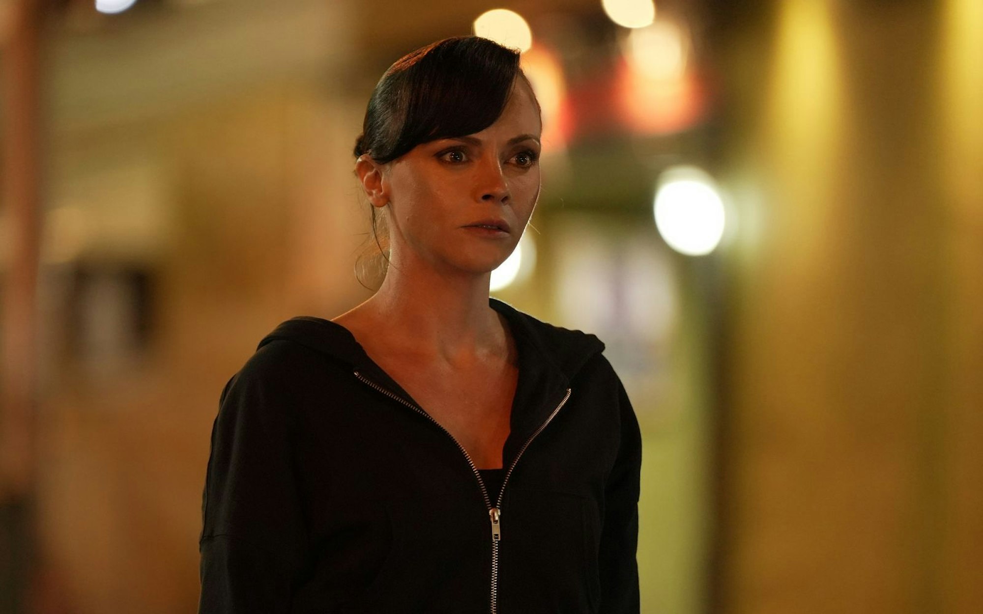 Die Frau des Schuldeneintreibers: Christina Ricci spielt Rays Gattin Alice. Auch sie kann kräftig zuschlagen, wenn es sein muss. (Bild: Splendid)