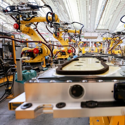 Bei Ford in Niehl ist eine neue Produktion für Autobatterien entstanden.