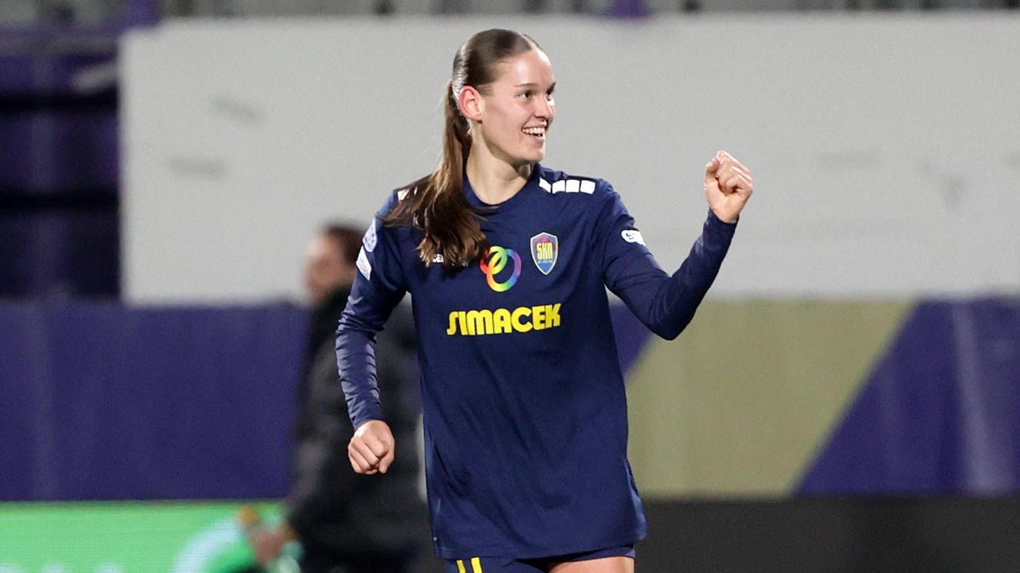 WOMEN SOCCER - UEFA CL, St.Poelten vs Barcelona VIENNA,AUSTRIA,21.NOV.24 - WOMEN SOCCER - UEFA Women s Champions League, group stage, SKN Sankt Poelten vs FC Barcelona, Barca Image shows the rejoicing of Valentina Maedl St.Poelten. PUBLICATIONxNOTxINxAUTxSUIxSWE GEPAxpictures/xWalterxLuger