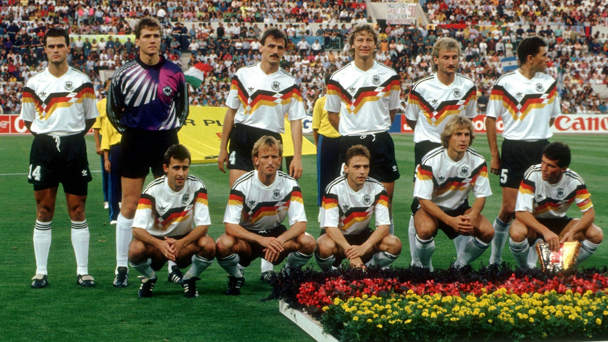 Mannschaftsfoto Deutschland, hinten v. li.: Thomas Berthold, Torwart Bodo Illgner, Jürgen Kohler, Guido Buchwald, Rudi Völler, Klaus Augenthaler, vorn: Pierre Littbarski, Andreas Brehme, Thomas Häßler, Jürgen Klinsmann, Lothar Matthäus