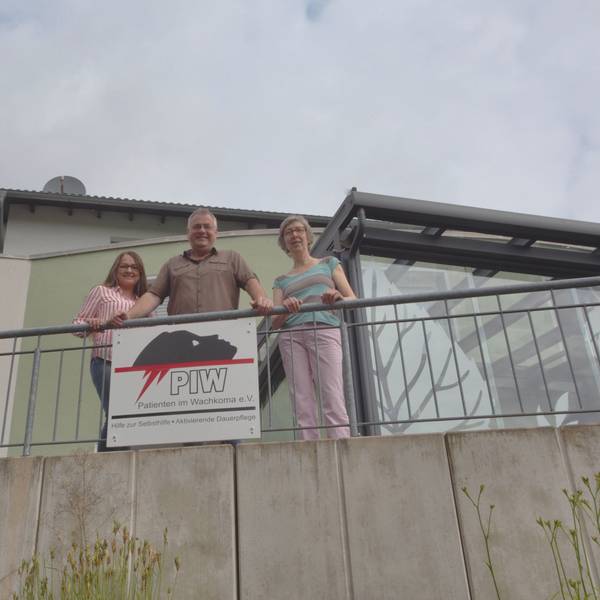 Einzigartig ist das Betreuungskonzept, das die Vereinsvorsitzende Mechthild Glunz, rechts, mit Pflegedienstleiter Karl Heinz Andree, Mitte, und Verwaltungsleiterin Swetlana Fochtberger, links, im Haus Ilona in Neuenothe umsetzt.