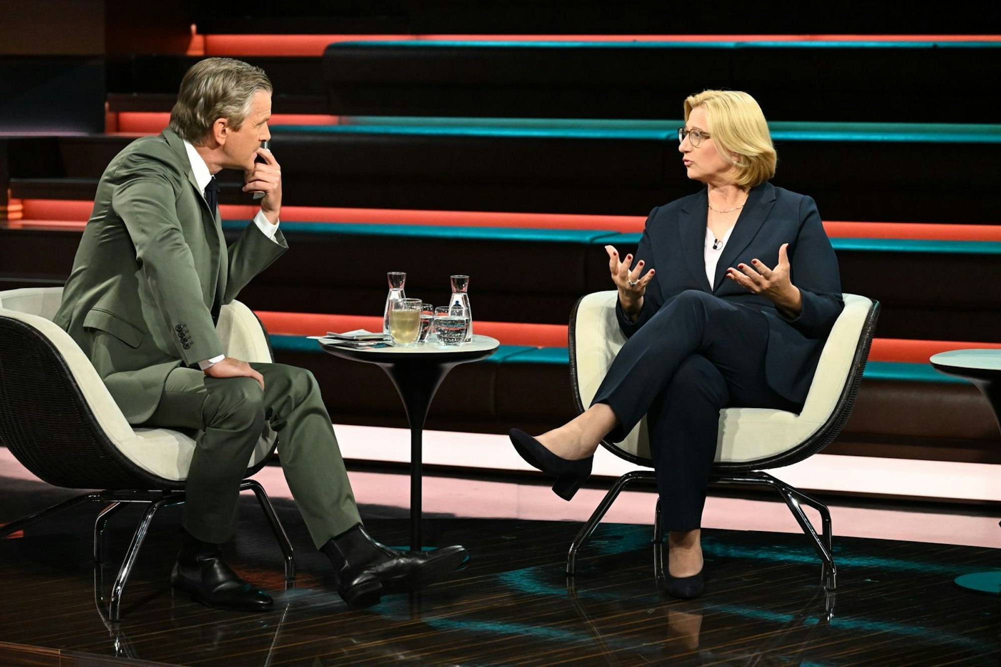 Im Gespräch mit Markus Lanz äußerte sich SPD-Politikerin Anke Rehlinger schwammig zum Friedensmanifest ihrer Parteigenossen. (Bild: ZDF / Cornelia Lehmann)