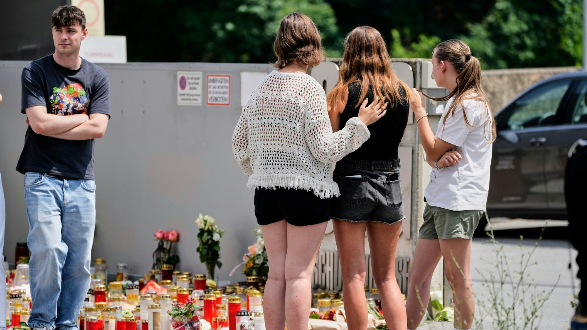 Neun Jugendliche und eine Lehrerin wurden erschossen. Der Täter beging Suizid.