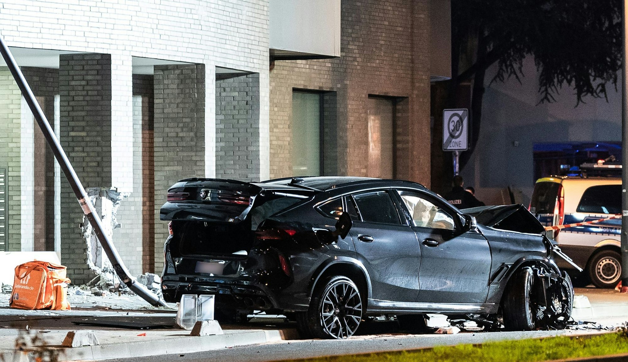 Trotz spektakulärer Fälle zeigt die Unfallstatistik für SUV keine Auffälligkeiten. (Archivbild)