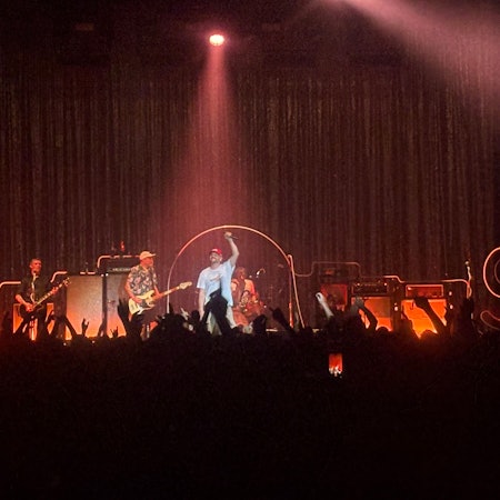 Das Bild zeigt die Band Beatsteaks bei ihrem Konzert im Kölner Palladium im Juni 2025. Foto: Kevin Goonewardena