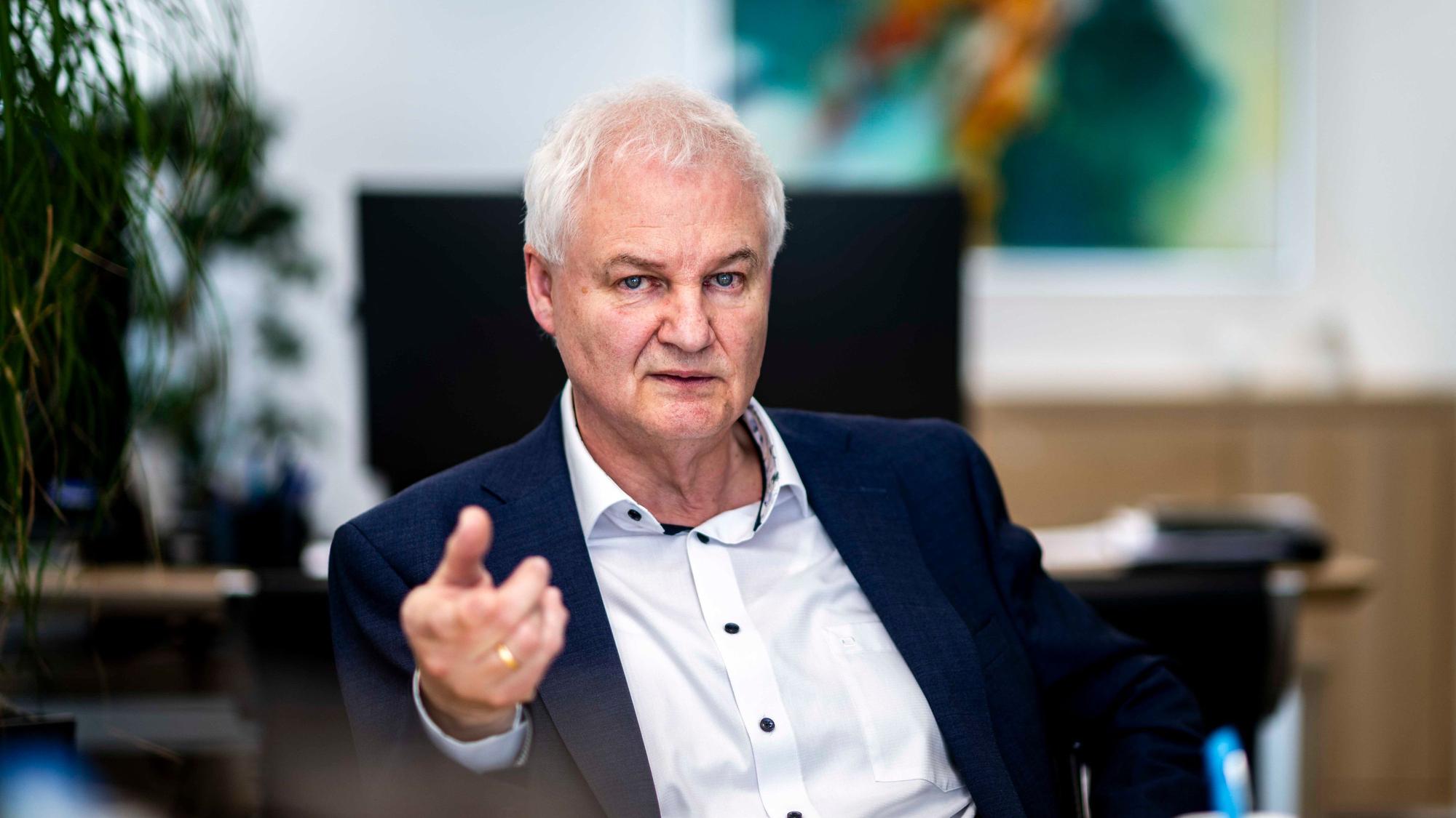 Hans-Jürgen Lembicz aus dem Vorstand der Volksbank Euskirchen. Die Bank hat schon vor längerem die Vier-Tages-Woche eingeführt und wird nun 125 Jahre alt.
