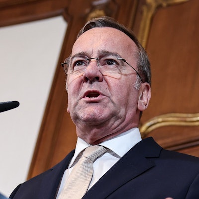 Boris Pistorius (SPD), Bundesminister der Verteidigung, spricht auf einer Pressekonferenz.