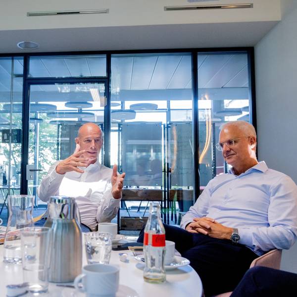 Jörn Stobbe (M.) mit seinen Mitstreitern Ulf Sobek (l.) und Jörg Alvermann beim Redaktionsgespräch im Neven Dumont Haus