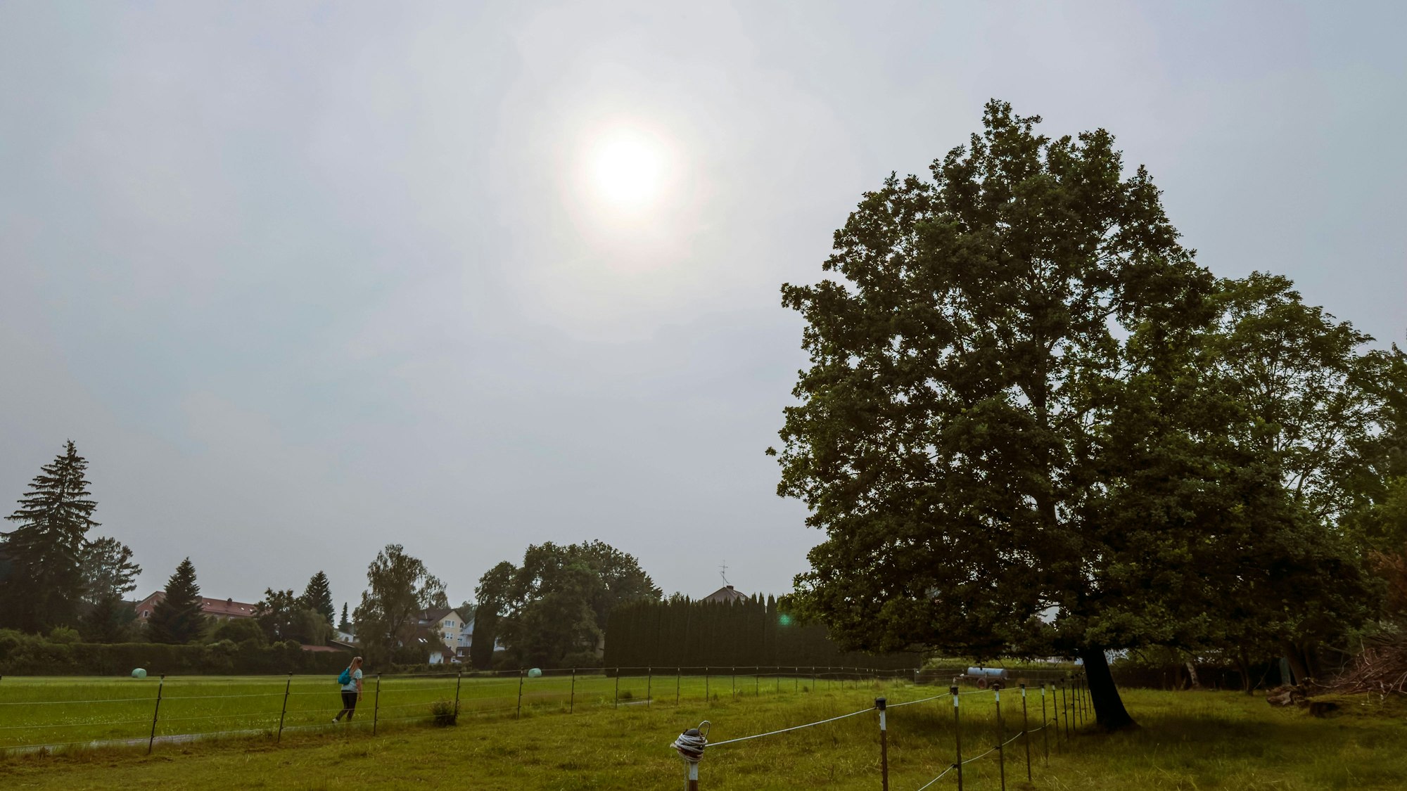 Bad Wörishofen im Unterallgäu, Waldbrände in Kanada sorgen für trüben Himmel über Bayern. (10.06.2025)