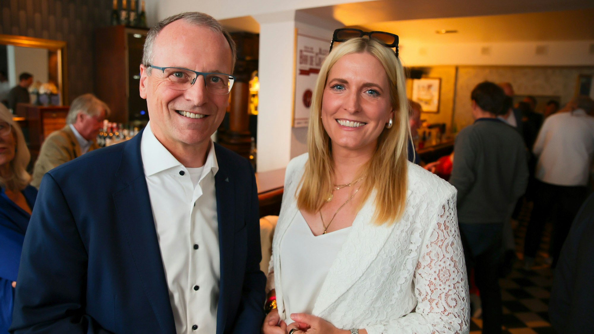 11.06.205, Köln: Michael Fübi ( TÜV Rheinland) und Marie-Christine Frank ( Drei Brüder Kommunikation ).Bar de Cologne. Networking Concept in der Lorbass Bar. Foto:Dirk Borm