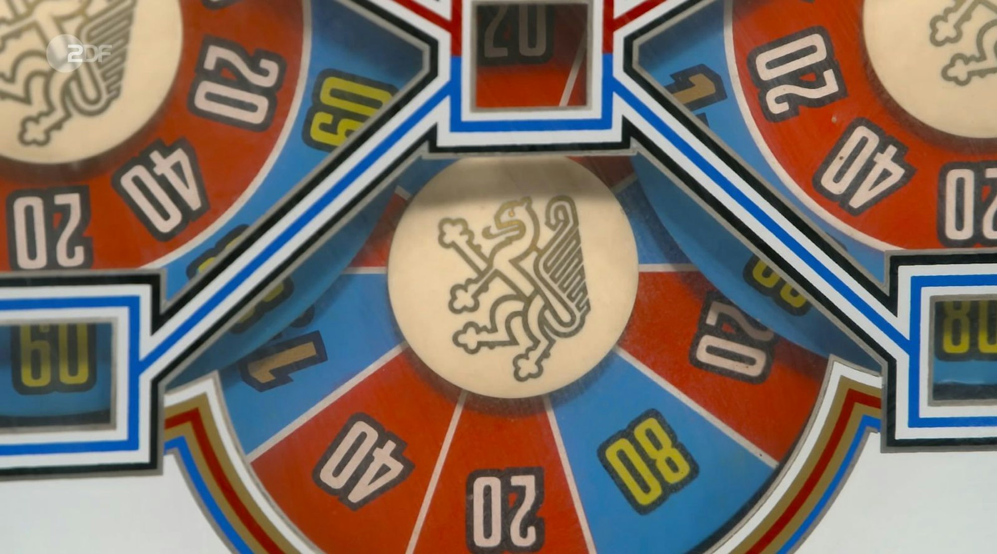 Das Gerät selbst war in der Zeit nach 1962 entstanden und wurde von der Firma NSM Löwen erbaut - worauf auch das Löwenbild in der Mitte hinwies. (Bild: ZDF)