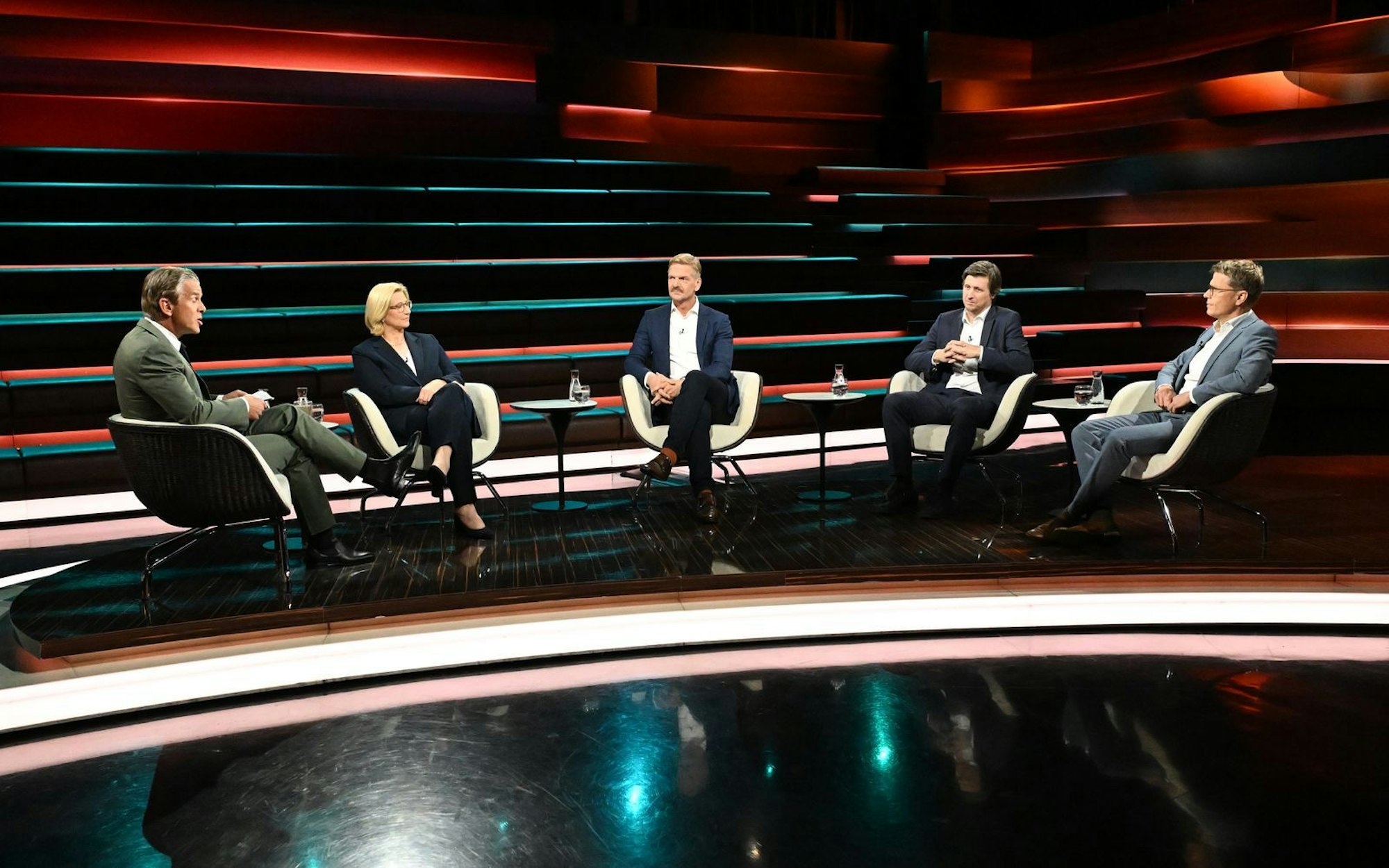Das Friedensmanifest, das mehr als 100 SPD-nahe Personen unterzeichneten, beherrschte die Diskussion in der Mittwochsausgabe von „Markus Lanz“. (Bild: ZDF / Cornelia Lehmann)