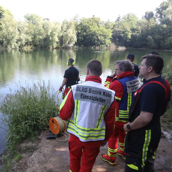 Nach Angaben eines Polizeisprechers war am frühen Donnerstagmorgen (12. Juni) zunächst eine Frau aus dem Wassermannsee in Vogelsang gerettet worden. Die Suche nach einem Mann blieb bislang erfolglos.