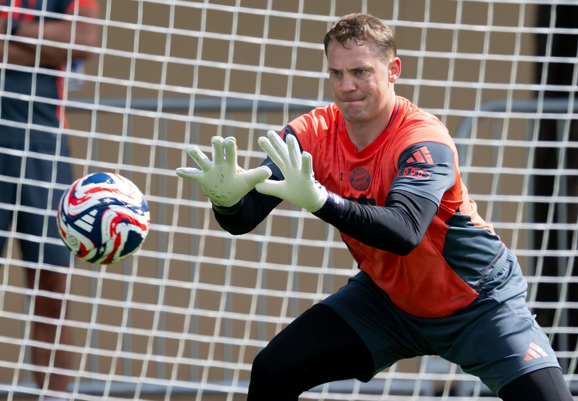 Manuel Neuer beim Torwarttraining vor der Club-WM.