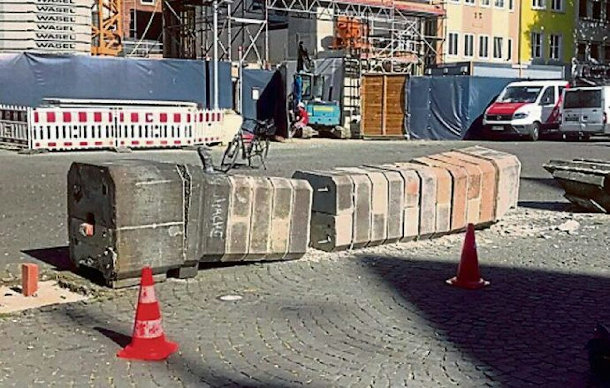 Ein Lkw-Fahrer fuhr am 2. Juni 2020 gegen die historische Wasserpumpe am Alter Markt
