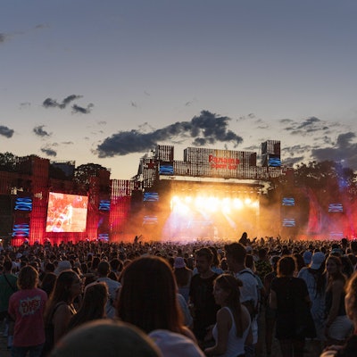 Live-Auftritt des US-amerikanischen Rappers French Montana beim Panama-Festival in der Bonner Rheinaue 2022.