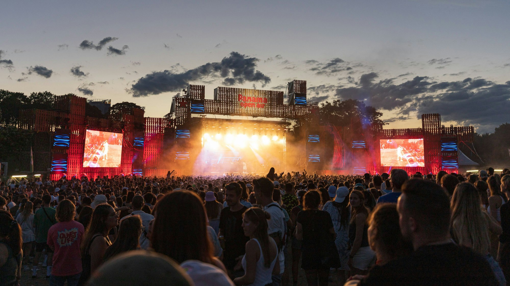 Live-Auftritt des US-amerikanischen Rappers French Montana beim Panama-Festival in der Bonner Rheinaue 2022.