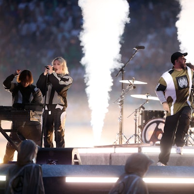 Linkin Park performt bei der Eröffnungszeremonie der UEFA Champions League Finale in München.