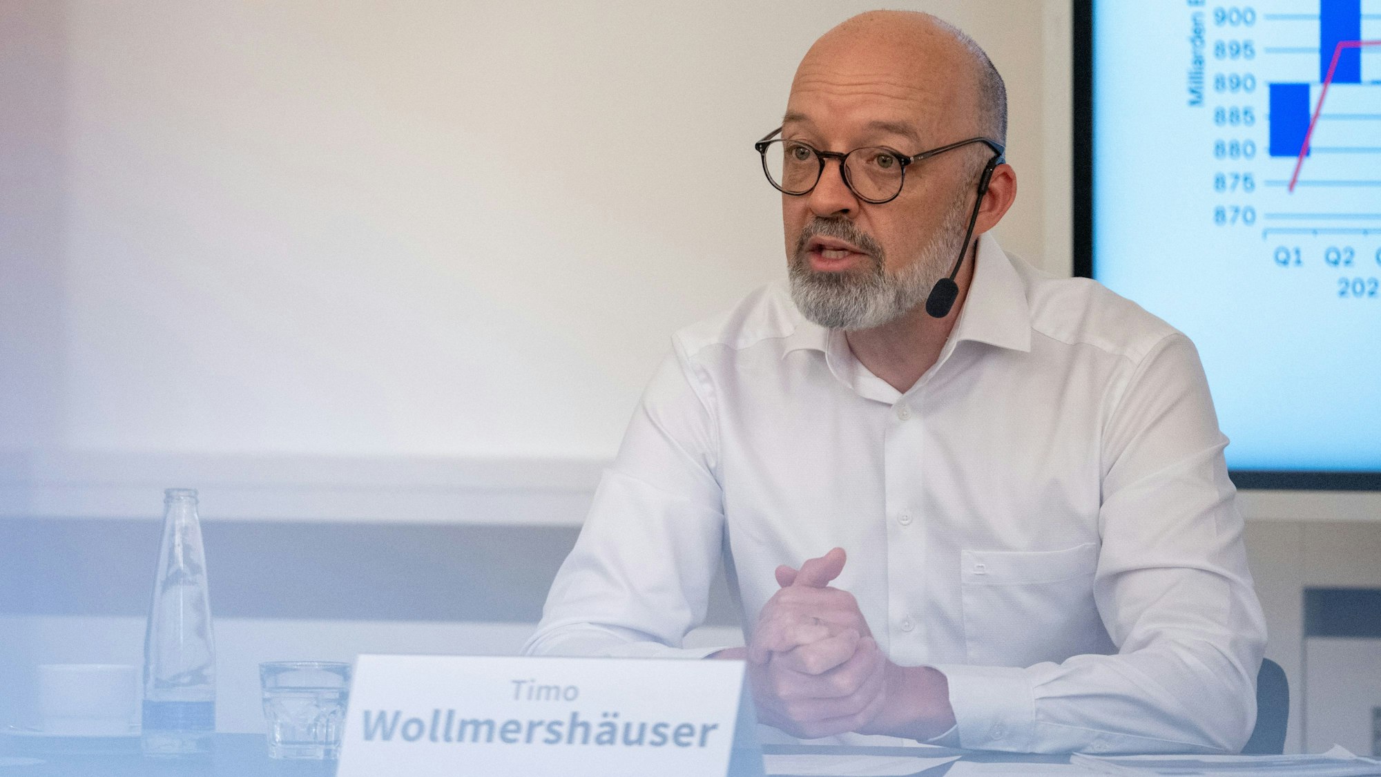 Ifo-Konjunkturchef Timo Wollmershäuser nimmt an einer Pressekonferenz zur Veröffentlichung der Konjunktur-Prognose teil.