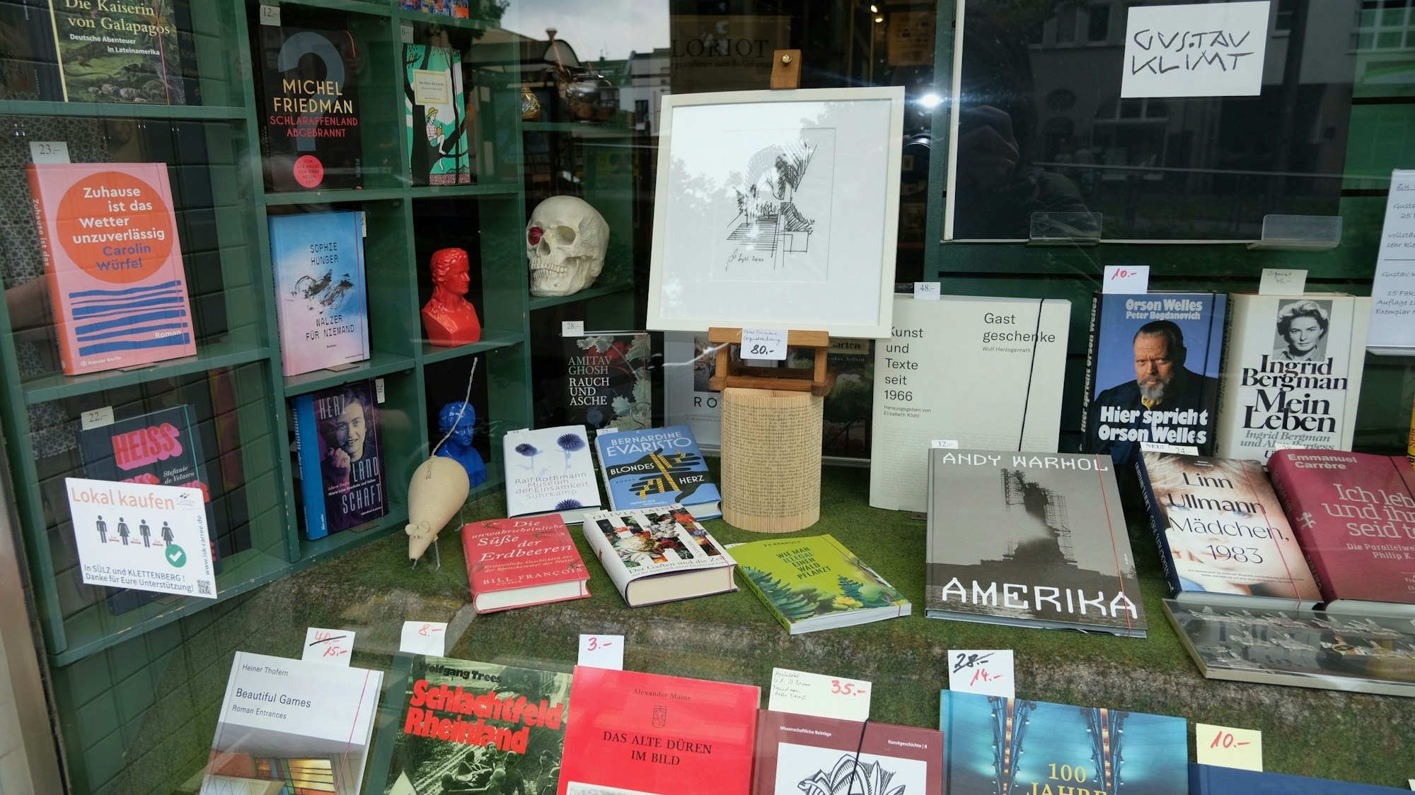 Das Schaufenster der Buchhandlung Olitzky.