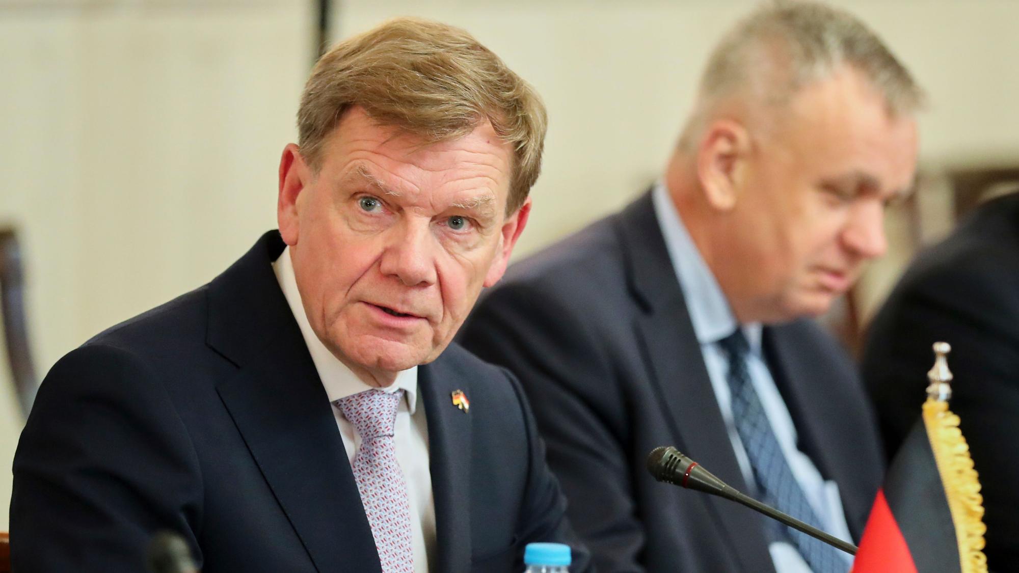 Außenminister Johannes Wadephul (CDU) äußerte sich in Kairo zu der jüngsten Eskalation.