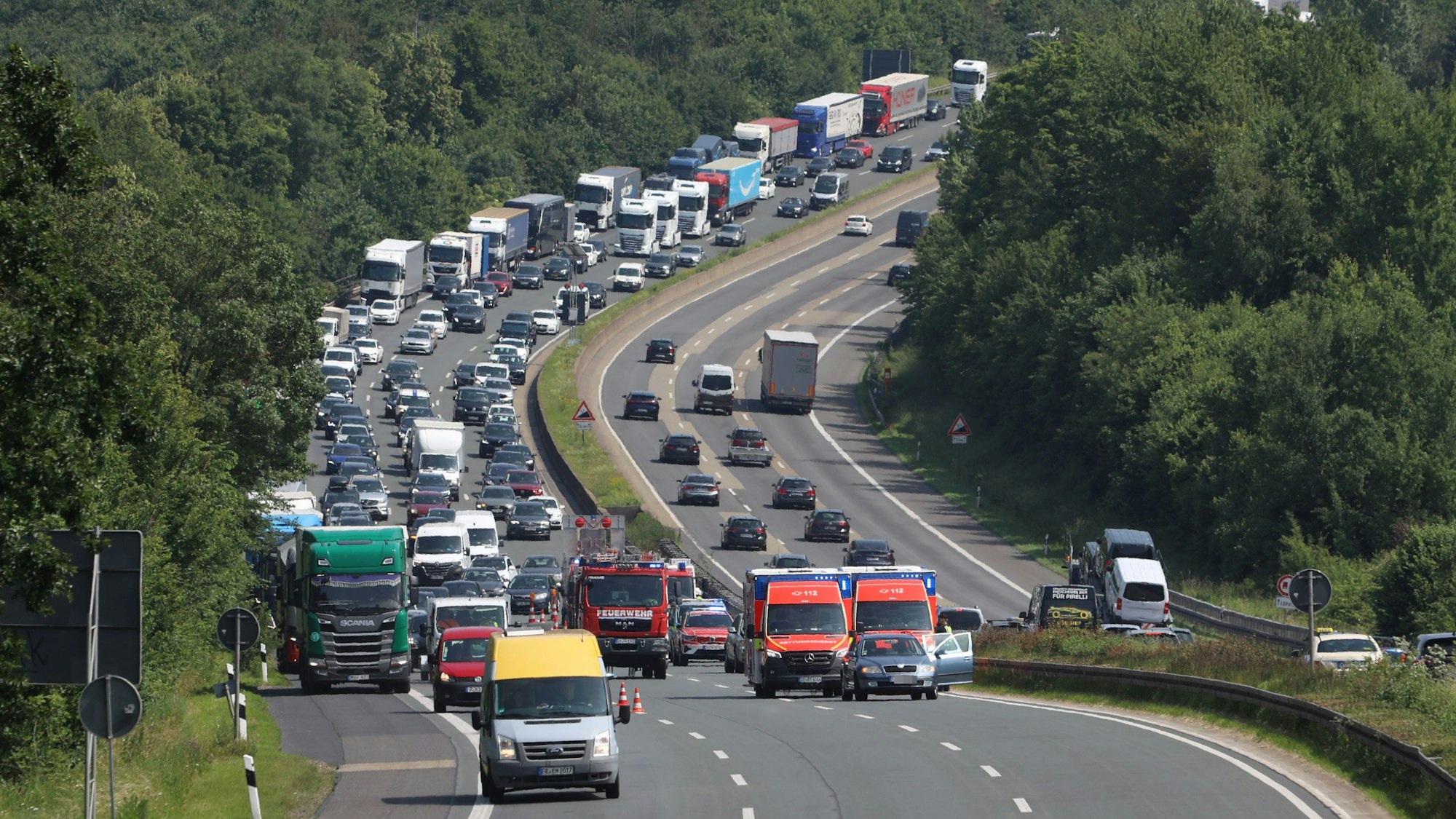 Einen erheblichen Rückstau hatte am Freitagnachmittag, 13. Juni, ein Unfall auf der A3 in Höhe Bad-Honnef-Aegidienberg zur Folge.