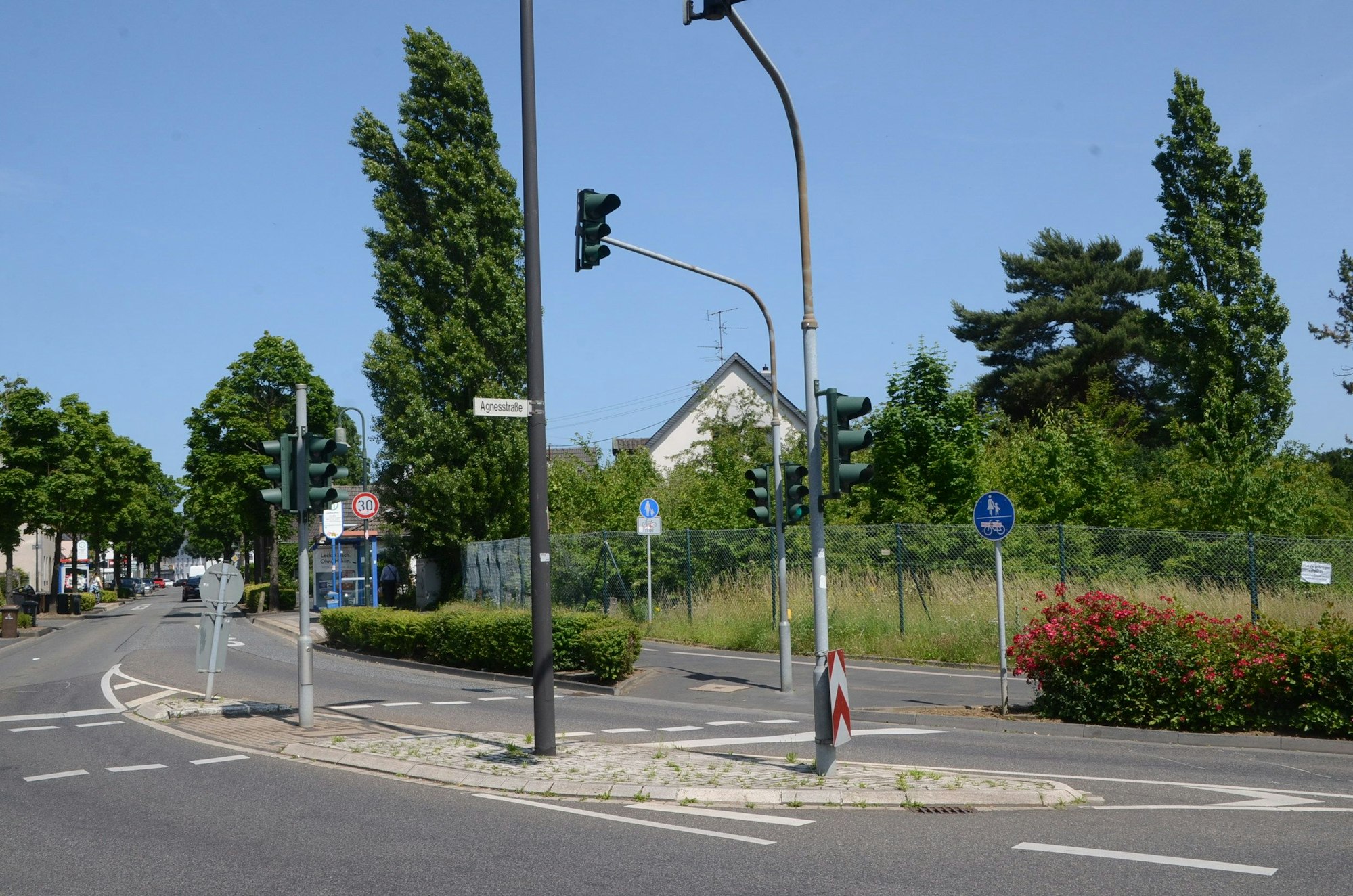 Am südlichen Ende der Sieglarer Straße könnte ein dreigeschossiger Neubau entstehen