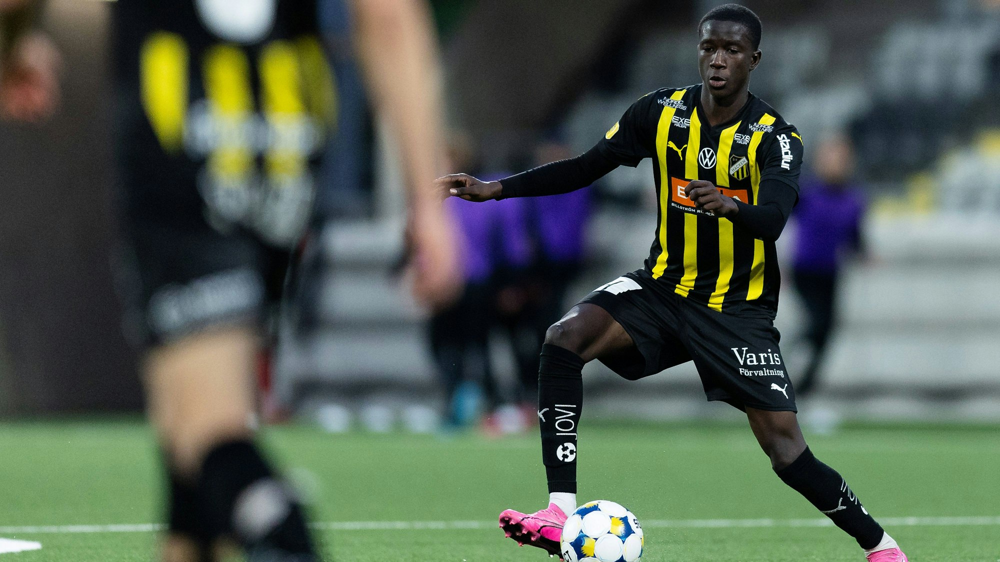 Abdoulaye Faye (r.) könnte sich schon bald Leverkusen anschließen