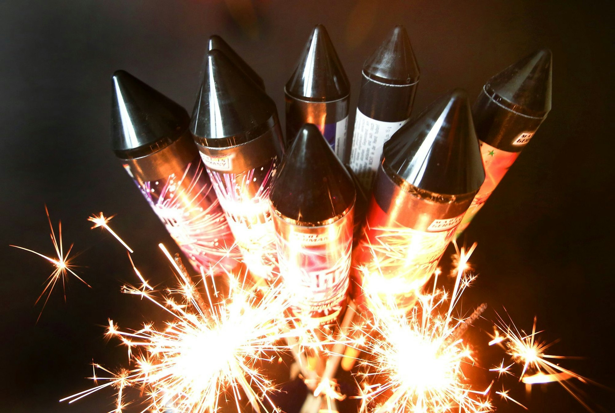 Die Deutsche Umwelthilfe plädiert dafür, den privaten Kauf und Gebrauch von Pyrotechnik zu Silvester dauerhaft zu beenden. (Symbolbild)