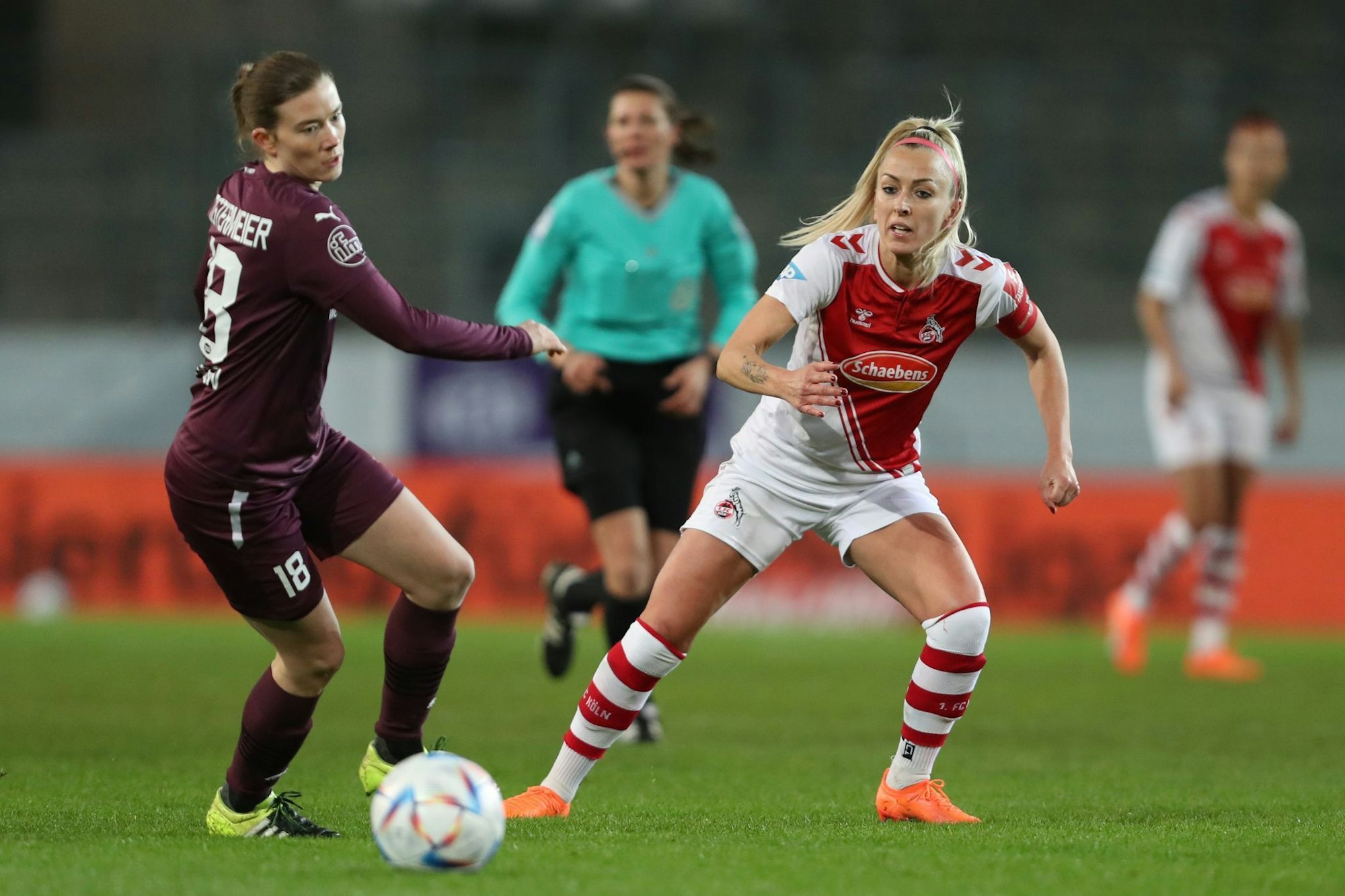 Mandy Islacker unterstützt die Schalker Frauenfußball-Abteilung.