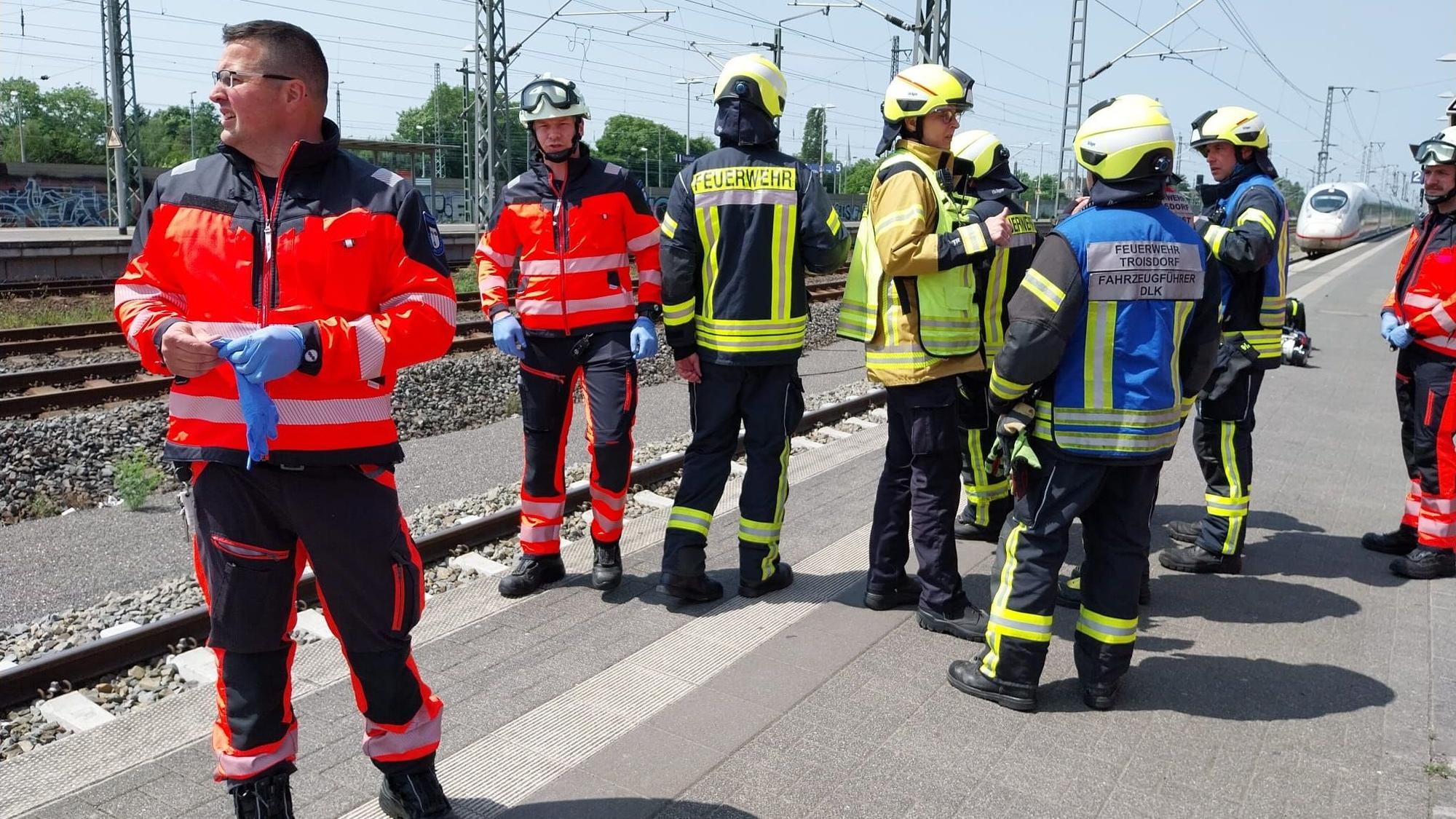 Am Troisdorfer Bahnhof wurde eine Person von einem Zug überrollt.
