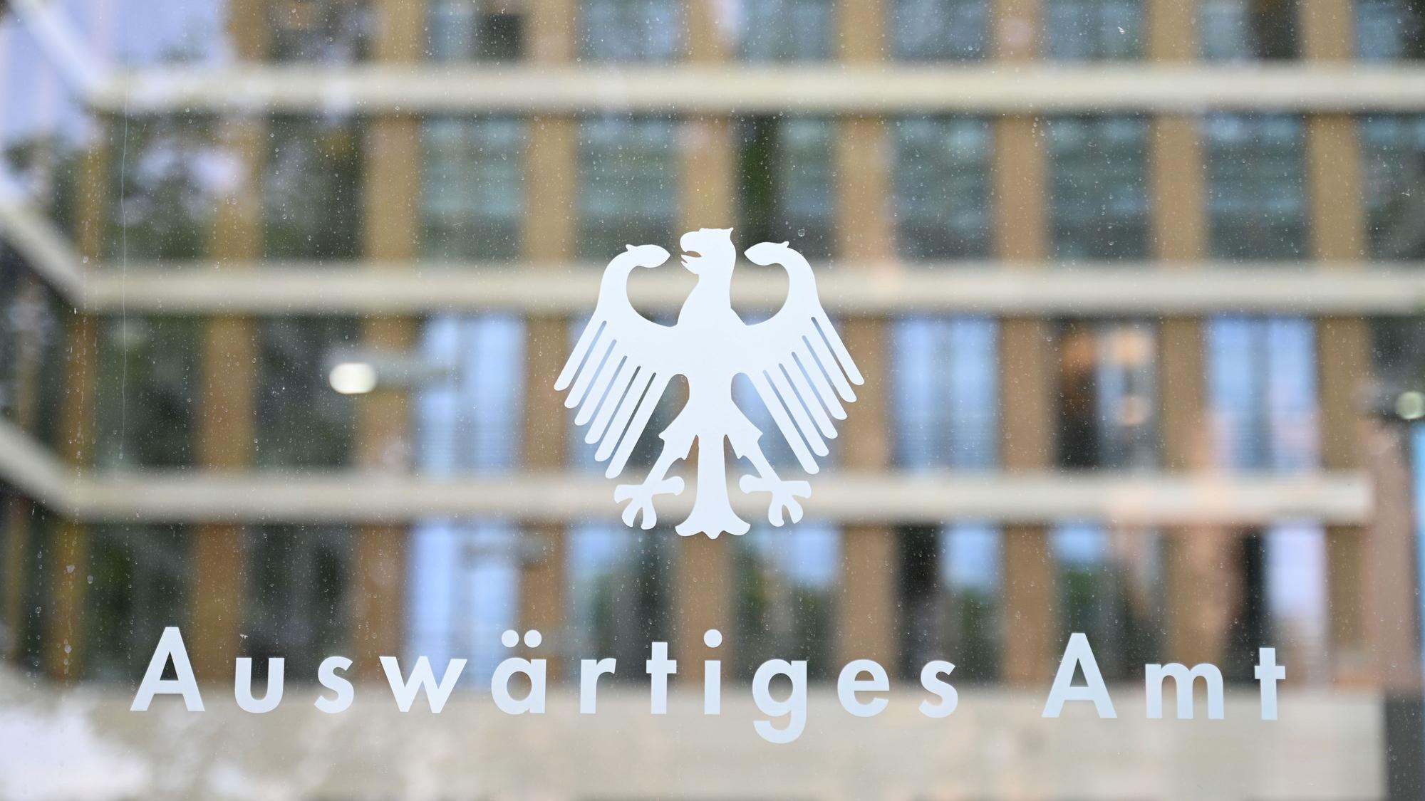 Das Verwaltungsgericht Berlin entscheidet, dass das Auswärtige Amt Lageberichte zu Iran und Nigeria ungeschwärzt herausgeben muss.