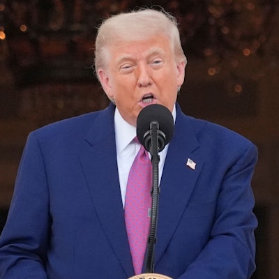 12.06.2025, USA, Washington: US-Präsident Donald Trump spricht während des Kongress-Picknicks auf dem South Lawn des Weißen Hauses. Foto: Alex Brandon/AP/dpa +++ dpa-Bildfunk +++
