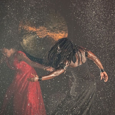 Die Sängerin Dina Mialinelina und die Tänzerin Florence Gnarigo