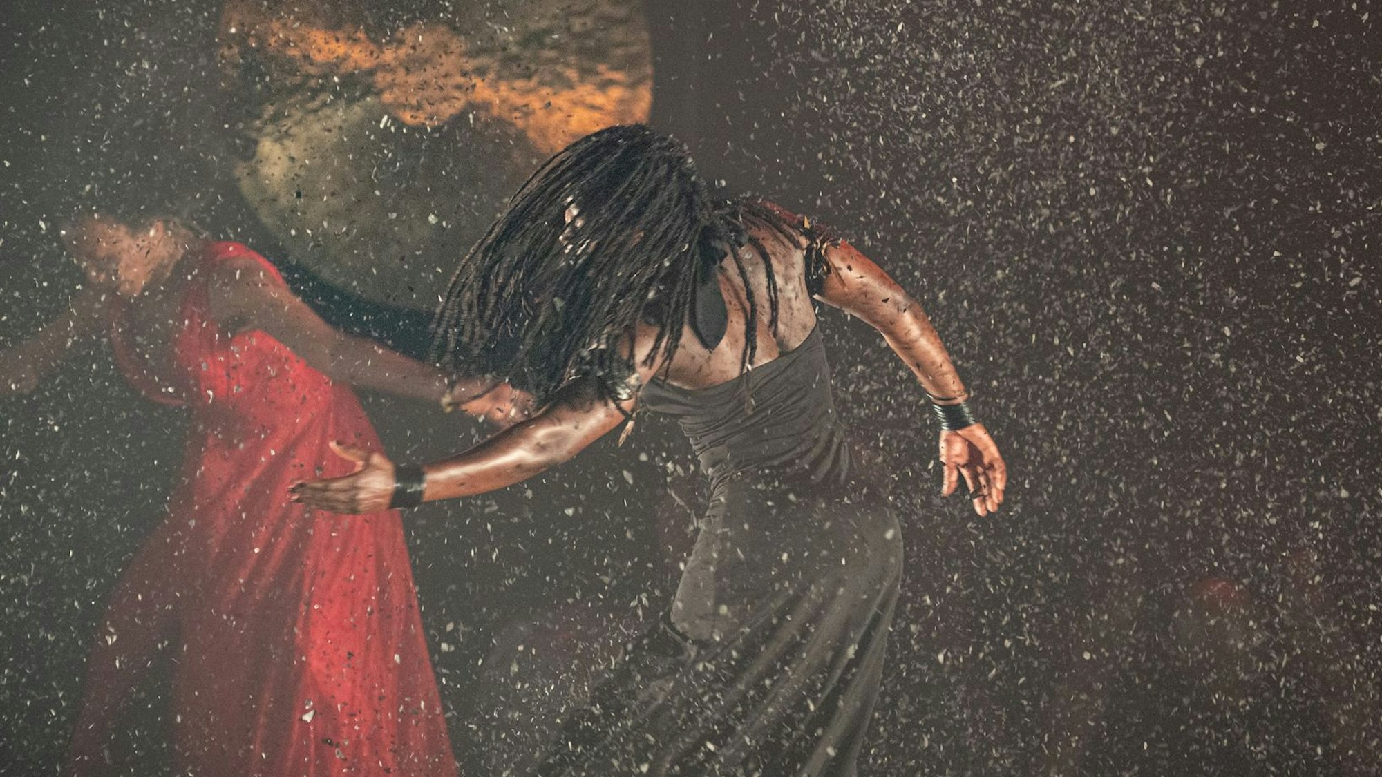 Die Sängerin Dina Mialinelina und die Tänzerin Florence Gnarigo