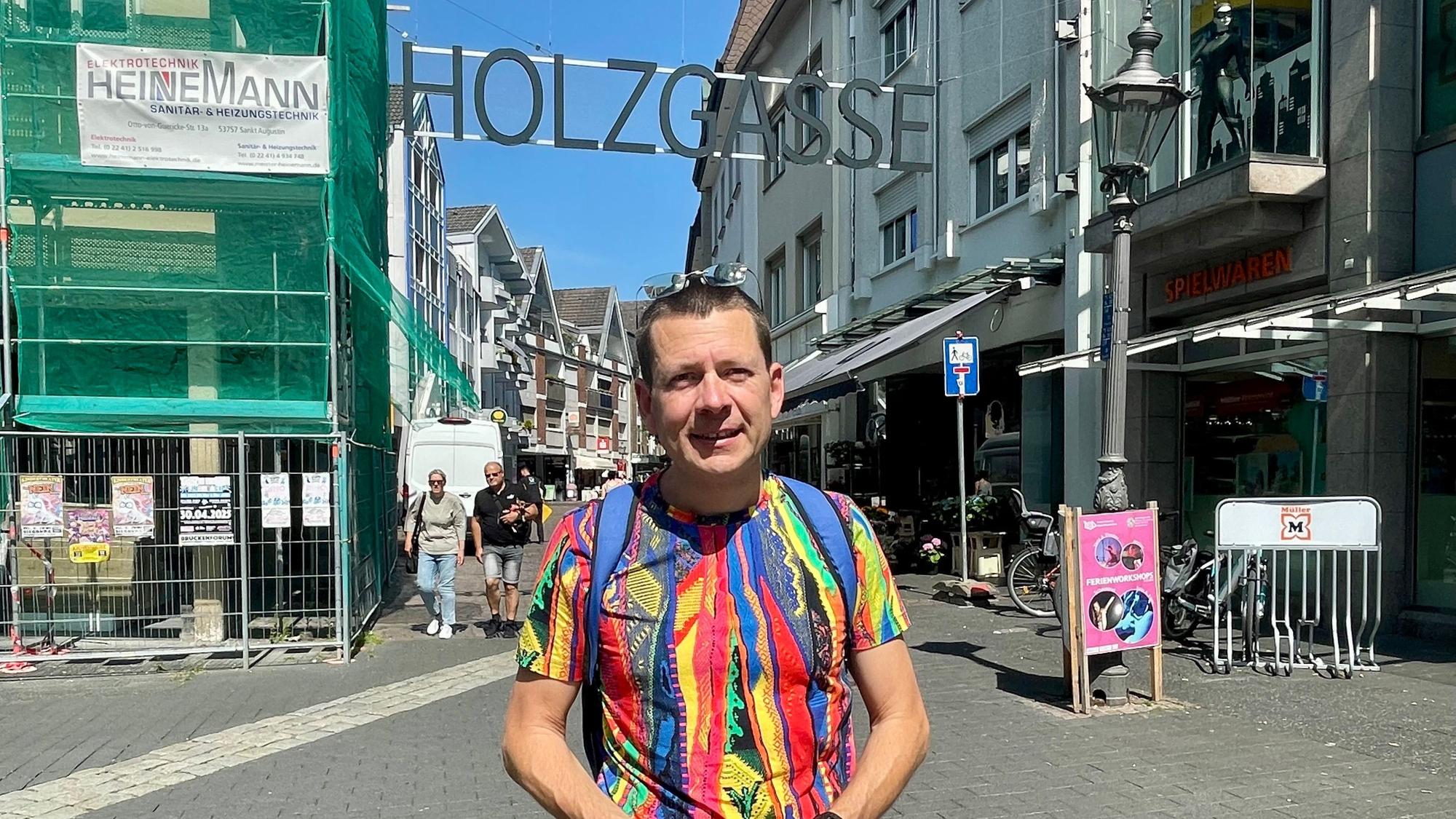 Meteorologe Karsten Brandt war mit dem Hitzemesser unterwegs in Siegburg – die Holzgasse brach alle Rekorde.